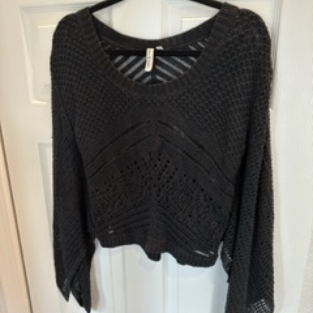 Robbi and Nikki Black mid drift top